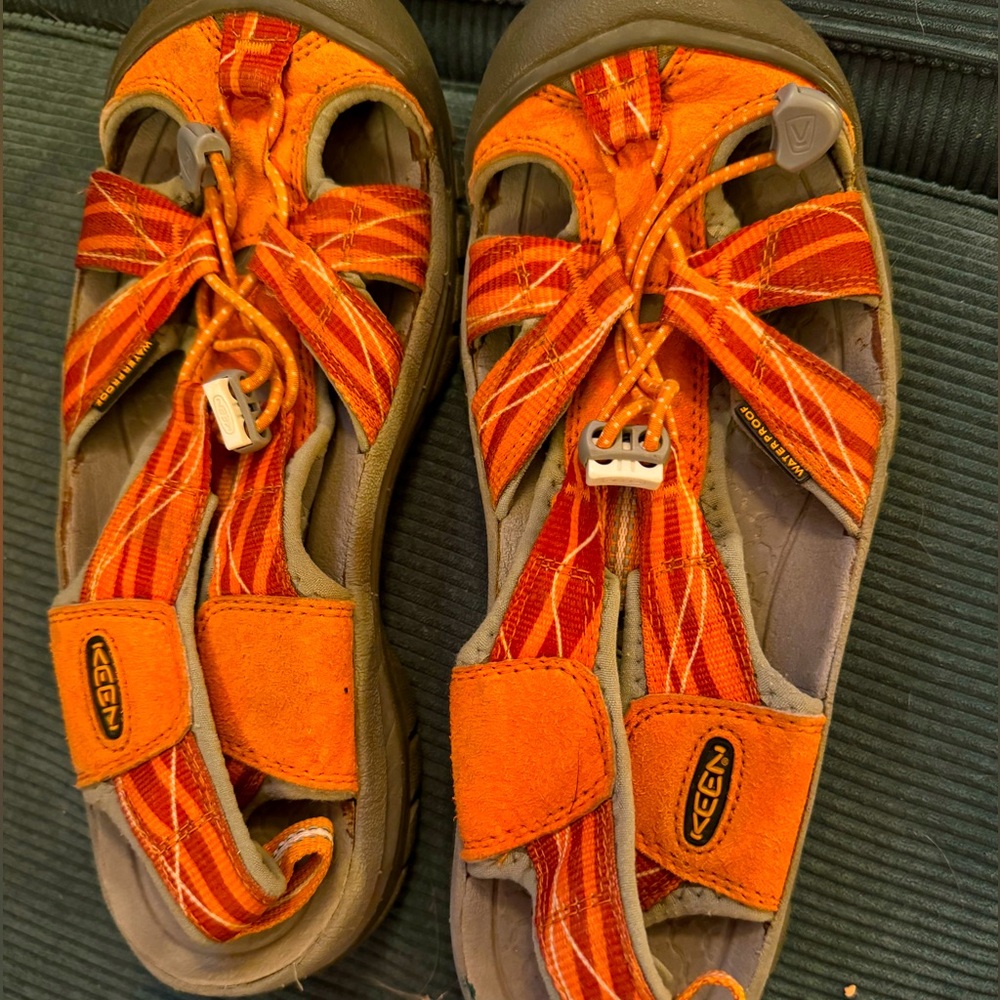 Keen water shoes size 8